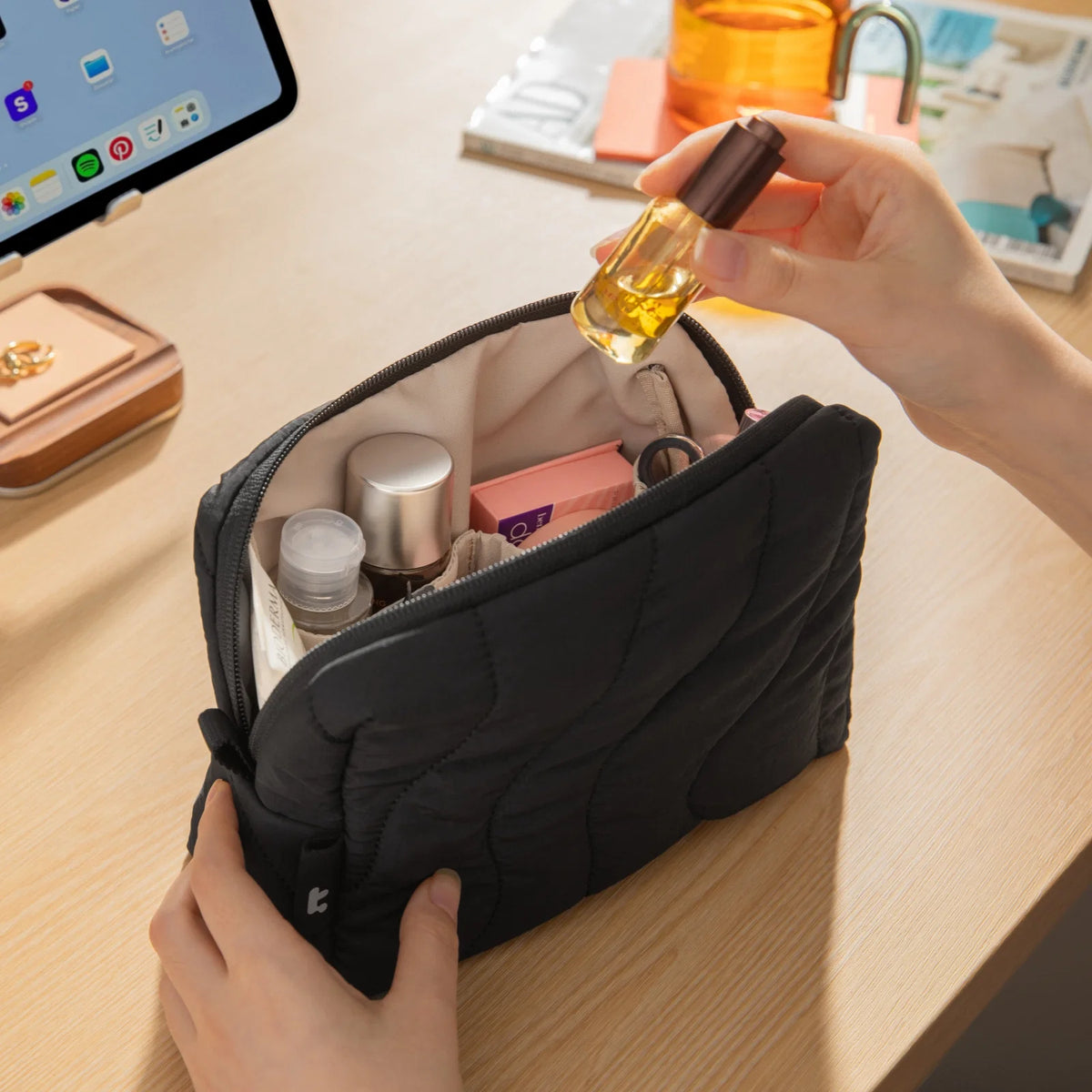 A27P1D1 Terra Accessories Organiser Pouch Lavascape lifestyle